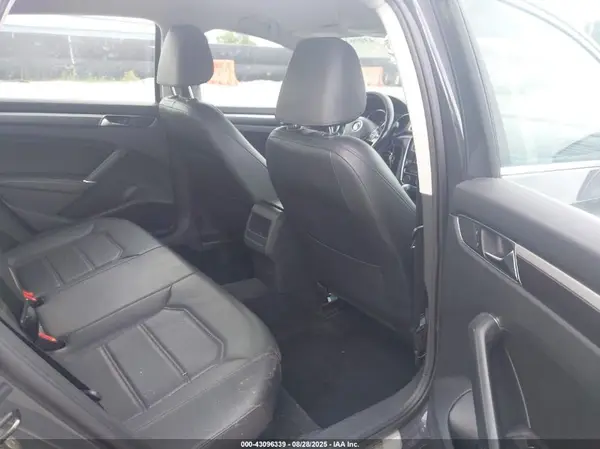 1VWDT7A33HC080332 2017 VOLKSWAGEN PASSAT - Image 8
