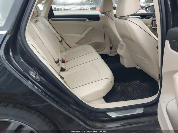 1VWDT7A33HC080864 2017 VOLKSWAGEN PASSAT - Image 8