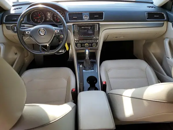 1VWDT7A33HC082484 2017 VOLKSWAGEN PASSAT - Image 8
