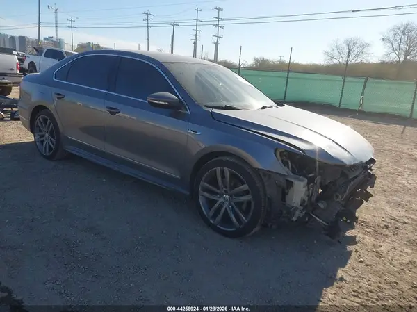 1VWDT7A33HC086339 2017 VOLKSWAGEN PASSAT - Image 1
