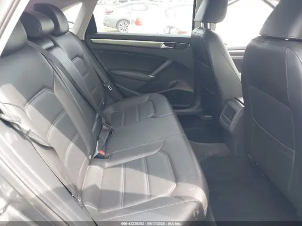 1VWDT7A33HC086499 2017 VOLKSWAGEN PASSAT - Image 8