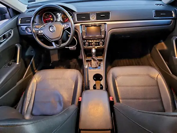 1VWDT7A34HC002593 2017 VOLKSWAGEN PASSAT - Image 8
