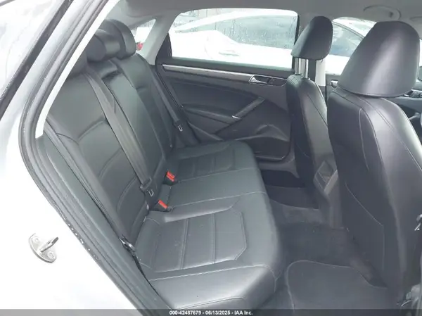 1VWDT7A34HC007597 2017 VOLKSWAGEN PASSAT - Image 8