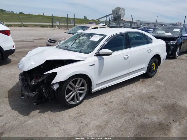 1VWDT7A34HC017935 2017 VOLKSWAGEN PASSAT - Image 2