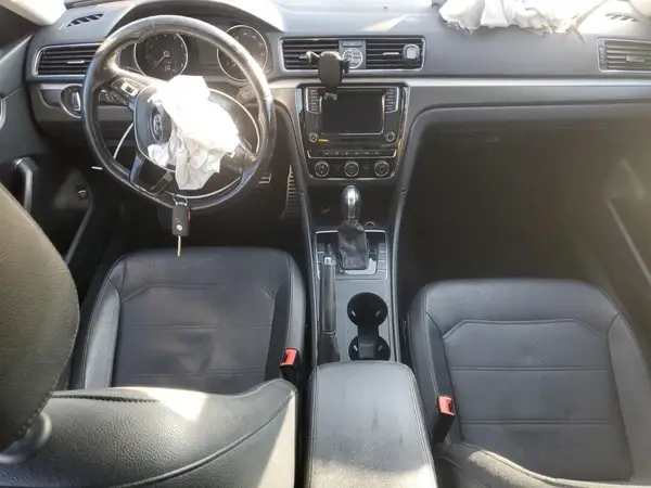 1VWDT7A34HC025727 2017 VOLKSWAGEN PASSAT - Image 8