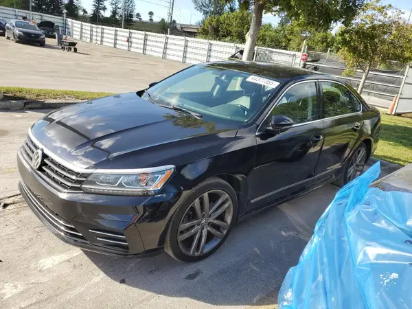 1VWDT7A34HC026327 2017 VOLKSWAGEN PASSAT - Image 1