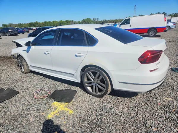 1VWDT7A34HC031575 2017 VOLKSWAGEN PASSAT - Image 2