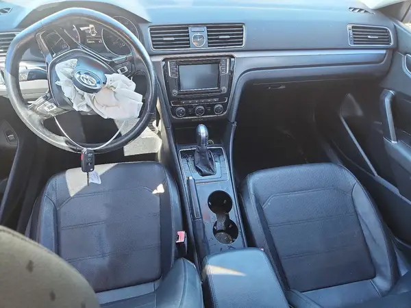 1VWDT7A34HC031575 2017 VOLKSWAGEN PASSAT - Image 8