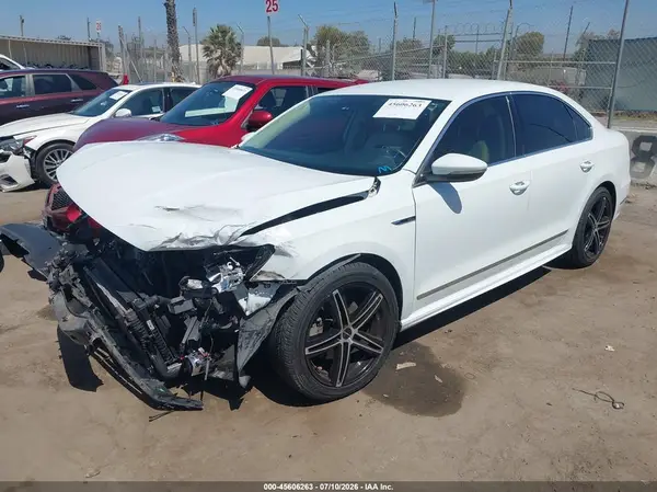 1VWDT7A34HC032970 2017 VOLKSWAGEN PASSAT - Image 2