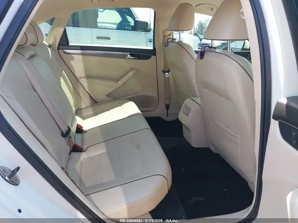 1VWDT7A34HC032970 2017 VOLKSWAGEN PASSAT - Image 8