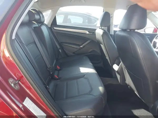 1VWDT7A34HC033066 2017 VOLKSWAGEN PASSAT - Image 8