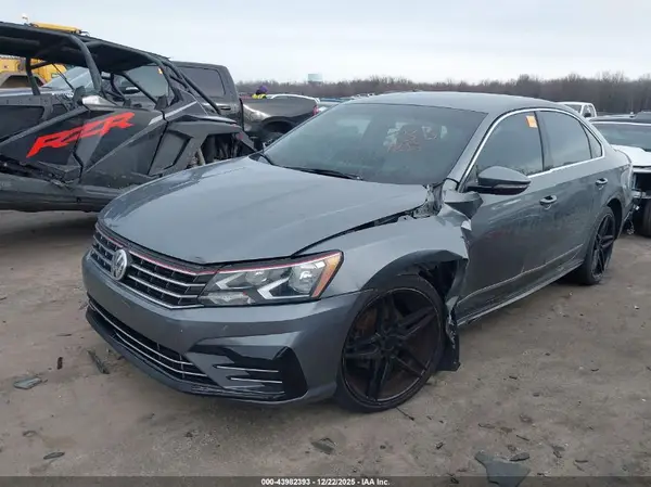 1VWDT7A34HC035125 2017 VOLKSWAGEN PASSAT - Image 2