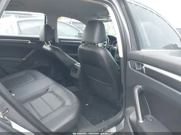 1VWDT7A34HC035125 2017 VOLKSWAGEN PASSAT - Image 8