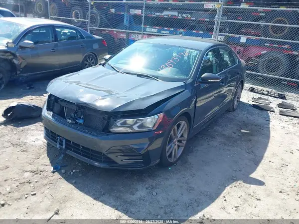 1VWDT7A34HC035836 2017 VOLKSWAGEN PASSAT - Image 2