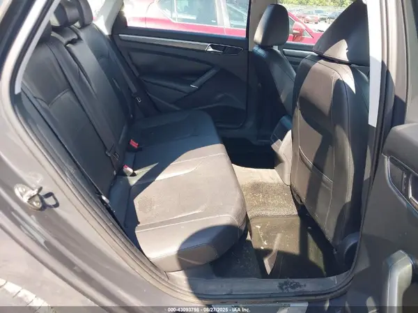 1VWDT7A34HC035836 2017 VOLKSWAGEN PASSAT - Image 8