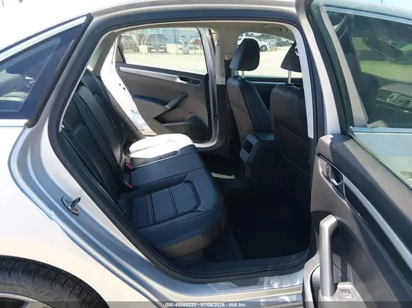 1VWDT7A34HC044469 2017 VOLKSWAGEN PASSAT - Image 8