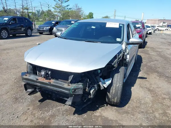 1VWDT7A34HC045895 2017 VOLKSWAGEN PASSAT - Image 2