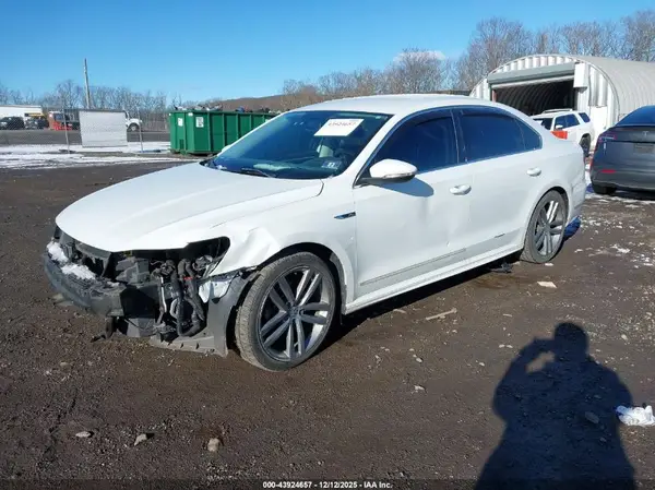 1VWDT7A34HC047100 2017 VOLKSWAGEN PASSAT - Image 2