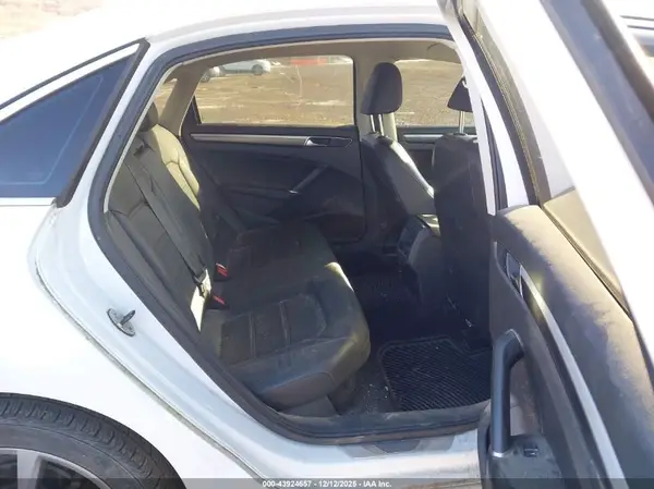 1VWDT7A34HC047100 2017 VOLKSWAGEN PASSAT - Image 8