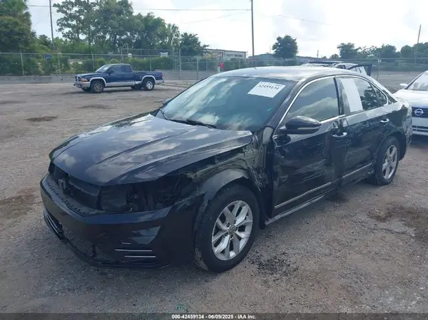 1VWDT7A34HC047520 2017 VOLKSWAGEN PASSAT - Image 2