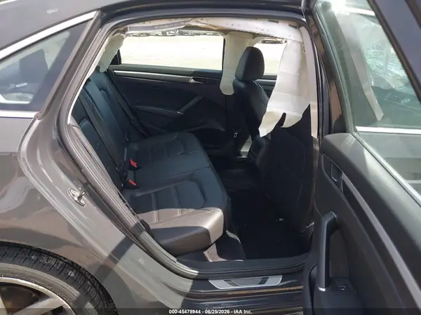 1VWDT7A34HC047677 2017 VOLKSWAGEN PASSAT - Image 8