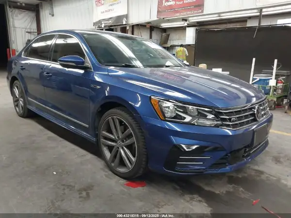 1VWDT7A34HC048859 2017 VOLKSWAGEN PASSAT - Image 1