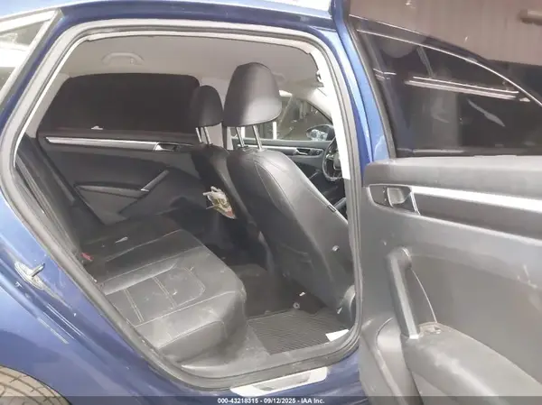 1VWDT7A34HC048859 2017 VOLKSWAGEN PASSAT - Image 8