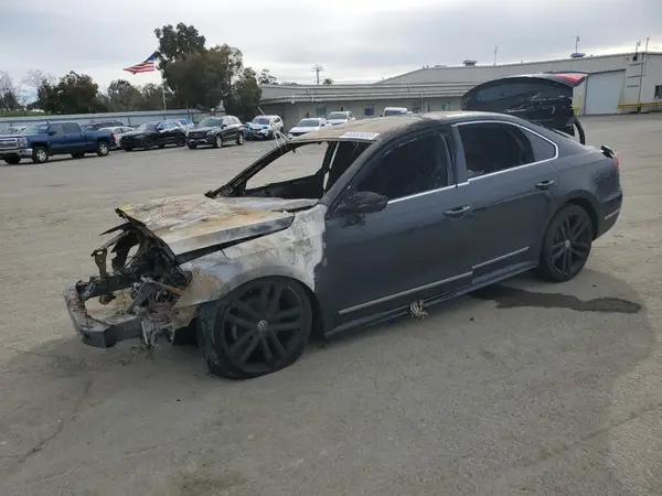 1VWDT7A34HC050952 2017 VOLKSWAGEN PASSAT - Image 1