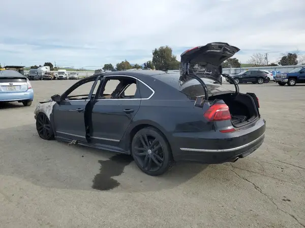 1VWDT7A34HC050952 2017 VOLKSWAGEN PASSAT - Image 2