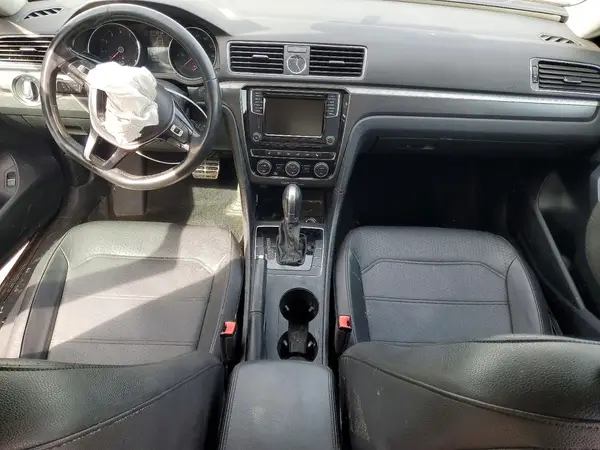 1VWDT7A34HC052006 2017 VOLKSWAGEN PASSAT - Image 8