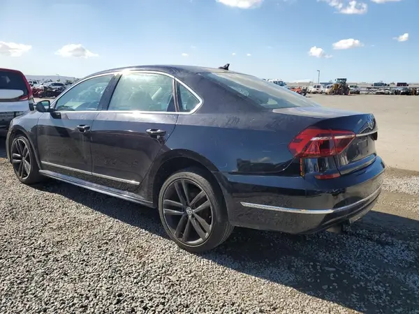 1VWDT7A34HC052216 2017 VOLKSWAGEN PASSAT - Image 2