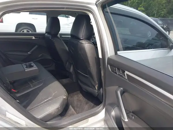 1VWDT7A34HC057870 2017 VOLKSWAGEN PASSAT - Image 8