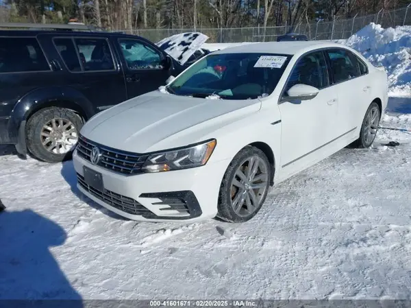 1VWDT7A34HC058825 2017 VOLKSWAGEN PASSAT - Image 2