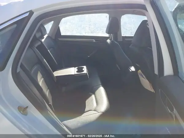 1VWDT7A34HC058825 2017 VOLKSWAGEN PASSAT - Image 8