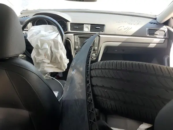 1VWDT7A34HC061062 2017 VOLKSWAGEN PASSAT - Image 8