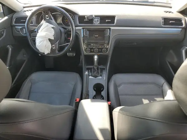 1VWDT7A34HC061384 2017 VOLKSWAGEN PASSAT - Image 8