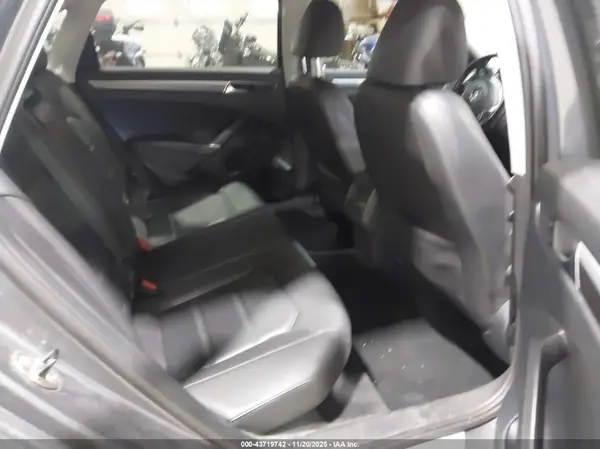 1VWDT7A34HC063121 2017 VOLKSWAGEN PASSAT - Image 8