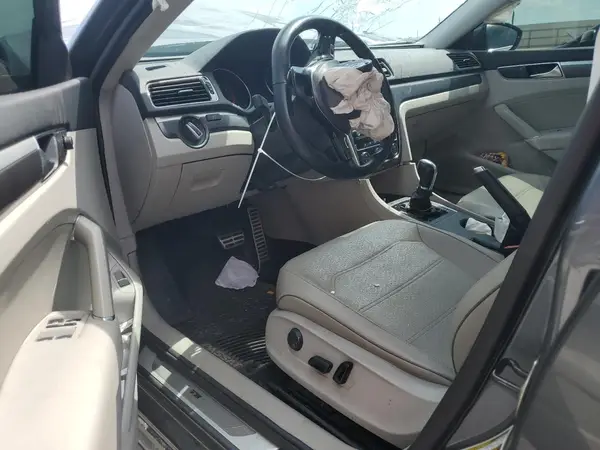 1VWDT7A34HC065550 2017 VOLKSWAGEN PASSAT - Image 8