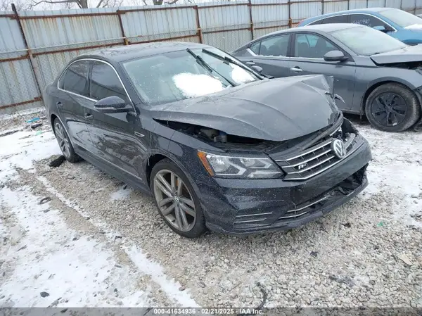 1VWDT7A34HC066102 2017 VOLKSWAGEN PASSAT - Image 1