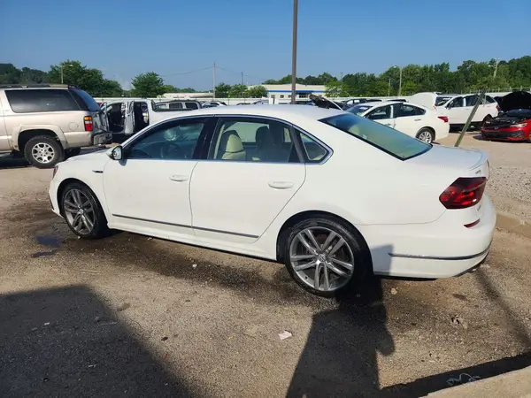 1VWDT7A34HC069954 2017 VOLKSWAGEN PASSAT - Image 2