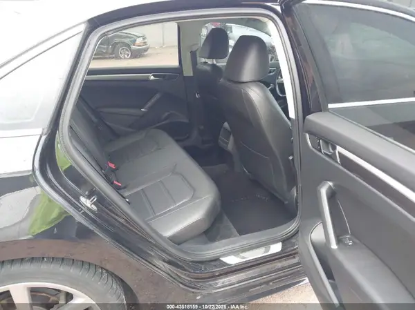 1VWDT7A34HC070554 2017 VOLKSWAGEN PASSAT - Image 8