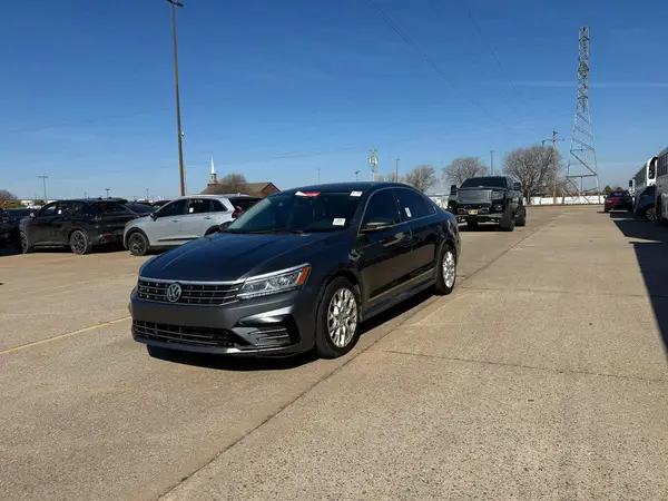 1VWDT7A34HC072272 2017 VOLKSWAGEN PASSAT - Image 2