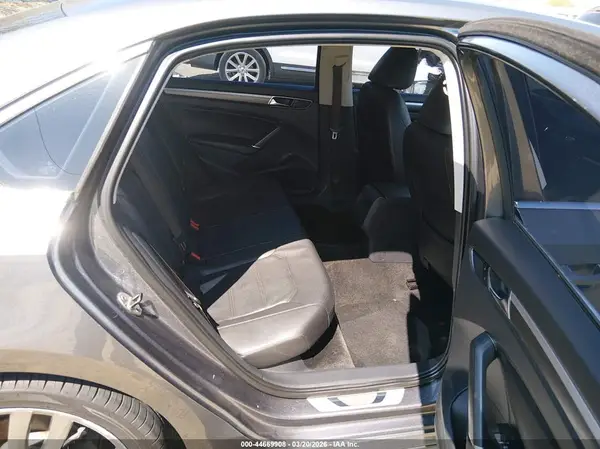 1VWDT7A34HC076113 2017 VOLKSWAGEN PASSAT - Image 8