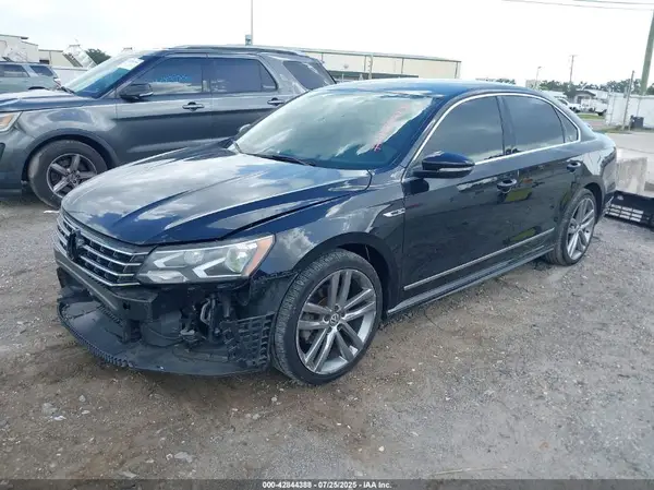 1VWDT7A34HC080548 2017 VOLKSWAGEN PASSAT - Image 2