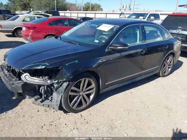 1VWDT7A34HC080551 2017 VOLKSWAGEN PASSAT - Image 2