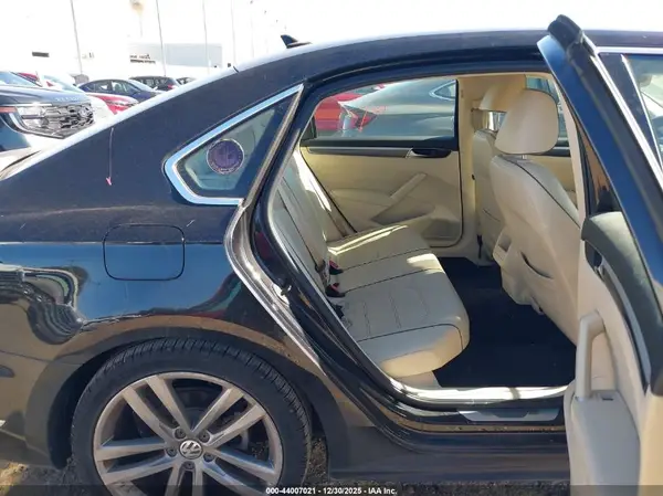 1VWDT7A34HC080551 2017 VOLKSWAGEN PASSAT - Image 8