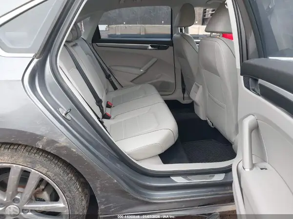 1VWDT7A34HC081490 2017 VOLKSWAGEN PASSAT - Image 8