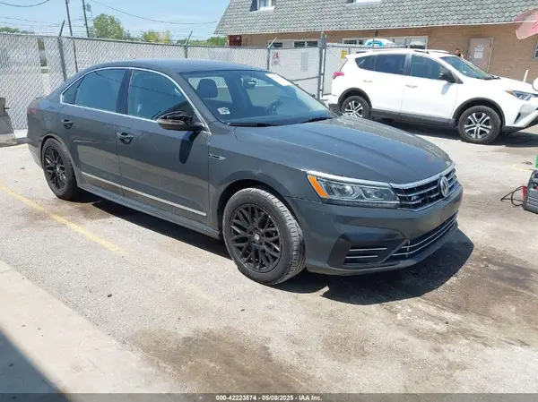 1VWDT7A34HC081571 2017 VOLKSWAGEN PASSAT - Image 1