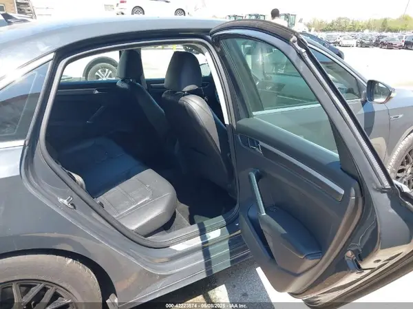 1VWDT7A34HC081571 2017 VOLKSWAGEN PASSAT - Image 8