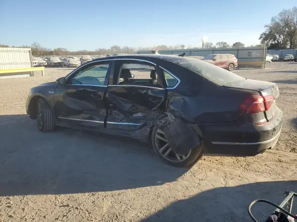 1VWDT7A34HC083482 2017 VOLKSWAGEN PASSAT - Image 2